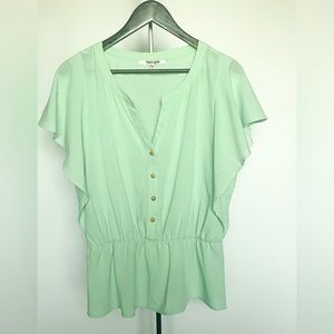Daniel Rainn Flutter Sleeve Green Top Size M